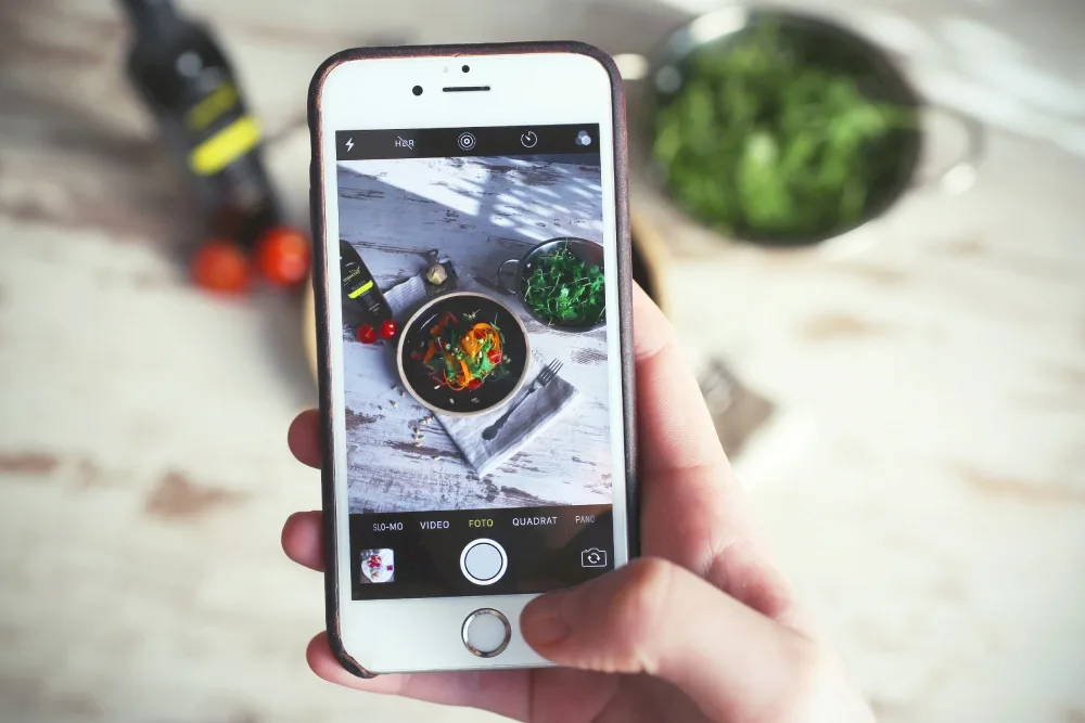 заснемане на зеленчукова храна с помощта на сребърна камера на iPhone
