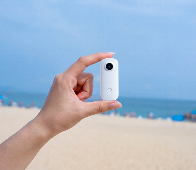 小巧轻便的拇指大小相机