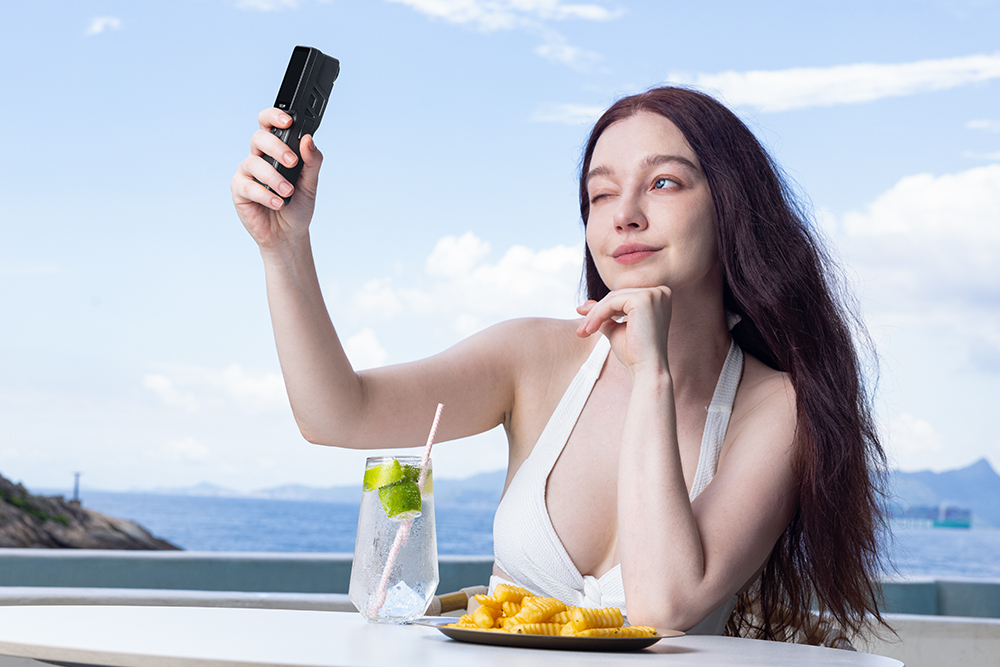 C400 輕巧型 4K 相機,適合單人旅行者