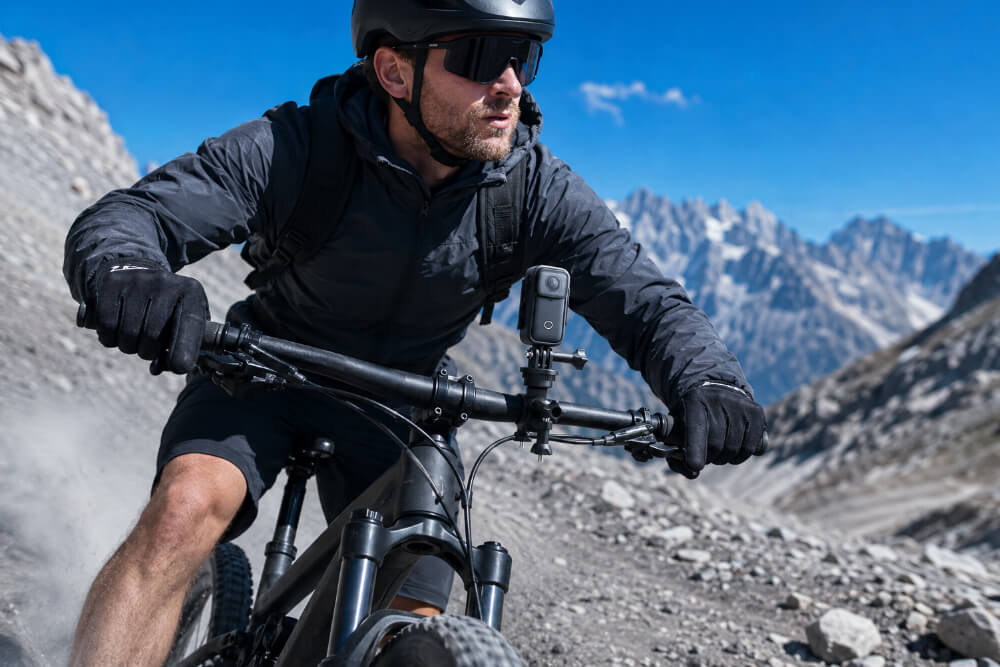 lightweight camera designed for cycling c200
